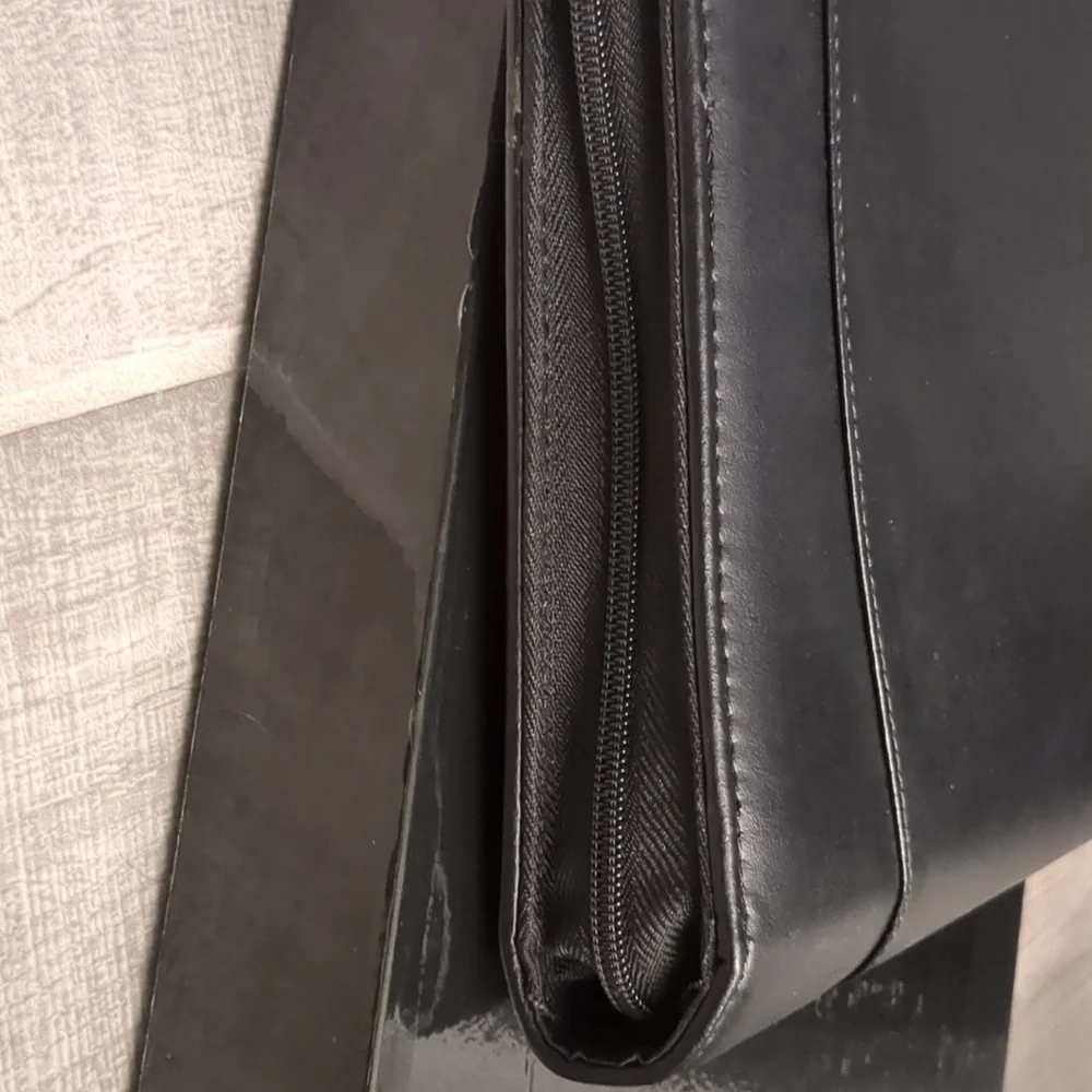Wenger Black Leather portfolio Briefcase